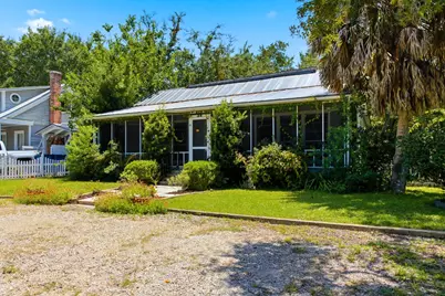 34 7th St, Apalachicola, FL 32320 - Photo 3