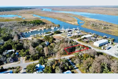 350 Market St, Apalachicola, FL 32320 - Photo 1