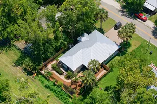 165 10th St, Apalachicola, FL 32320 - Photo 3