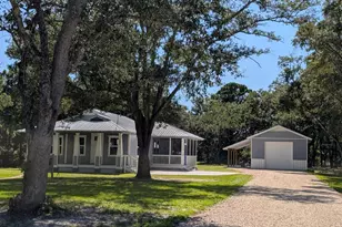 132 Putnal St, Carrabelle, FL 32322 - Photo 3