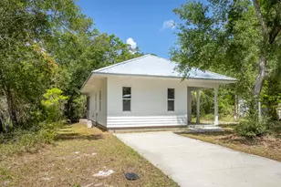 509 SE 7th St, Carrabelle, FL 32322 - Photo 1