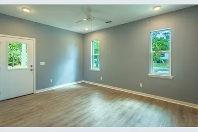 509 SE 7th St, Carrabelle, FL 32322 - Photo 9