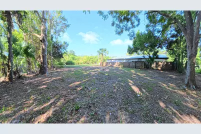 237 12th St, Apalachicola, FL 32320 - Photo 9