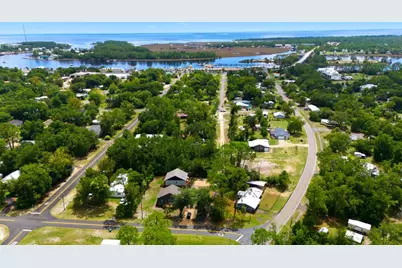608 W 10th St, Carrabelle, FL 32322 - Photo 27