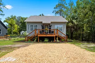608 W 10th St, Carrabelle, FL 32322 - Photo 1