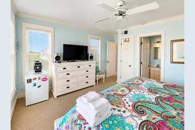 252 E Gorrie Dr, Saint George Island, FL 32328 - Photo 13