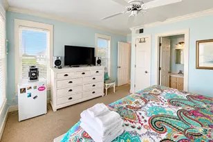 252 E Gorrie Dr, Saint George Island, FL 32328 - Photo 13