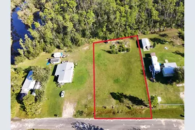 275 Spruce Ave, Wewahitchka, FL 32465 - Photo 3