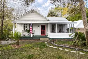 110 17th St, Apalachicola, FL 32320 - Photo 1