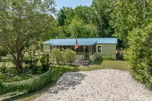 250 Bobby Cato St, Apalachicola, FL 32320 - Photo 1