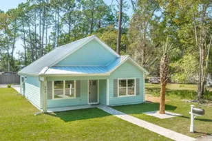 202 13th St, Apalachicola, FL 32320 - Photo 1