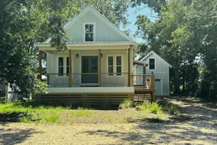 216 15th St, Apalachicola, FL 32320 - Photo 1