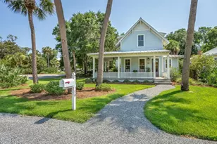 19 11th St, Apalachicola, FL 32320 - Photo 1