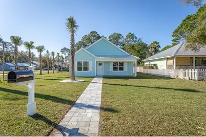 202 17th St, Apalachicola, FL 32320 - Photo 1