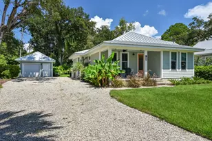 225 Ave D, Apalachicola, FL 32320 - Photo 1