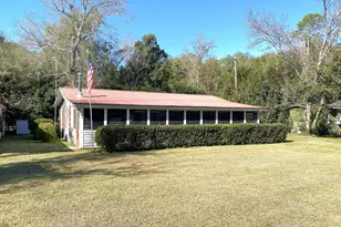 421 Vann Dr, Wewahitchka, FL 32465 - Photo 1