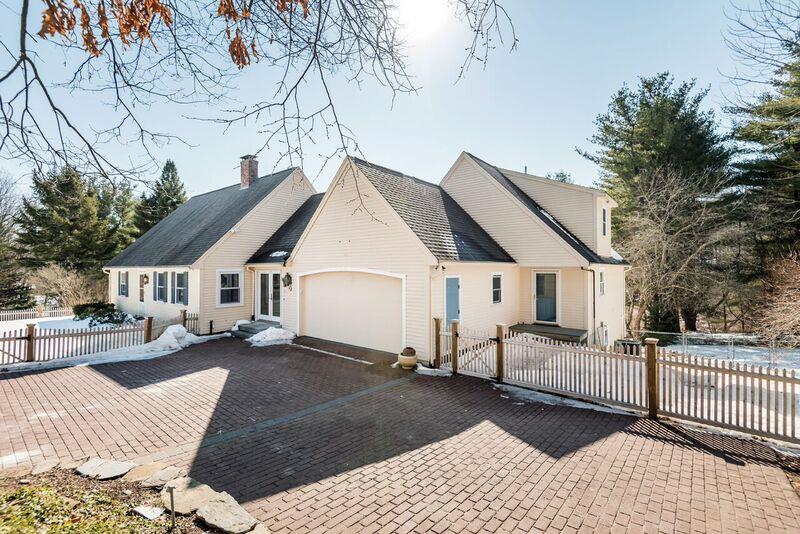 25 Maple Ave, Atkinson, NH 03811 MLS 4620210 Coldwell Banker