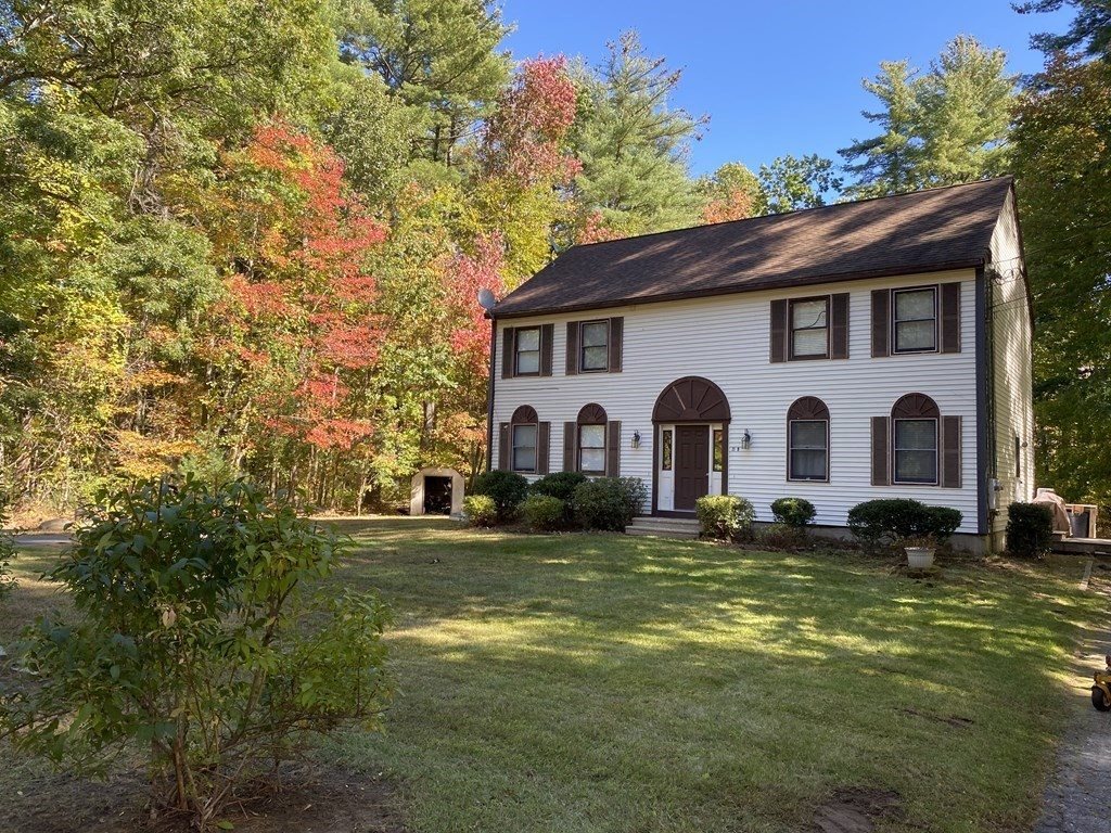 21 Canterbury Forest Plaistow Nh 03865 Mls 4833410 Coldwell Banker