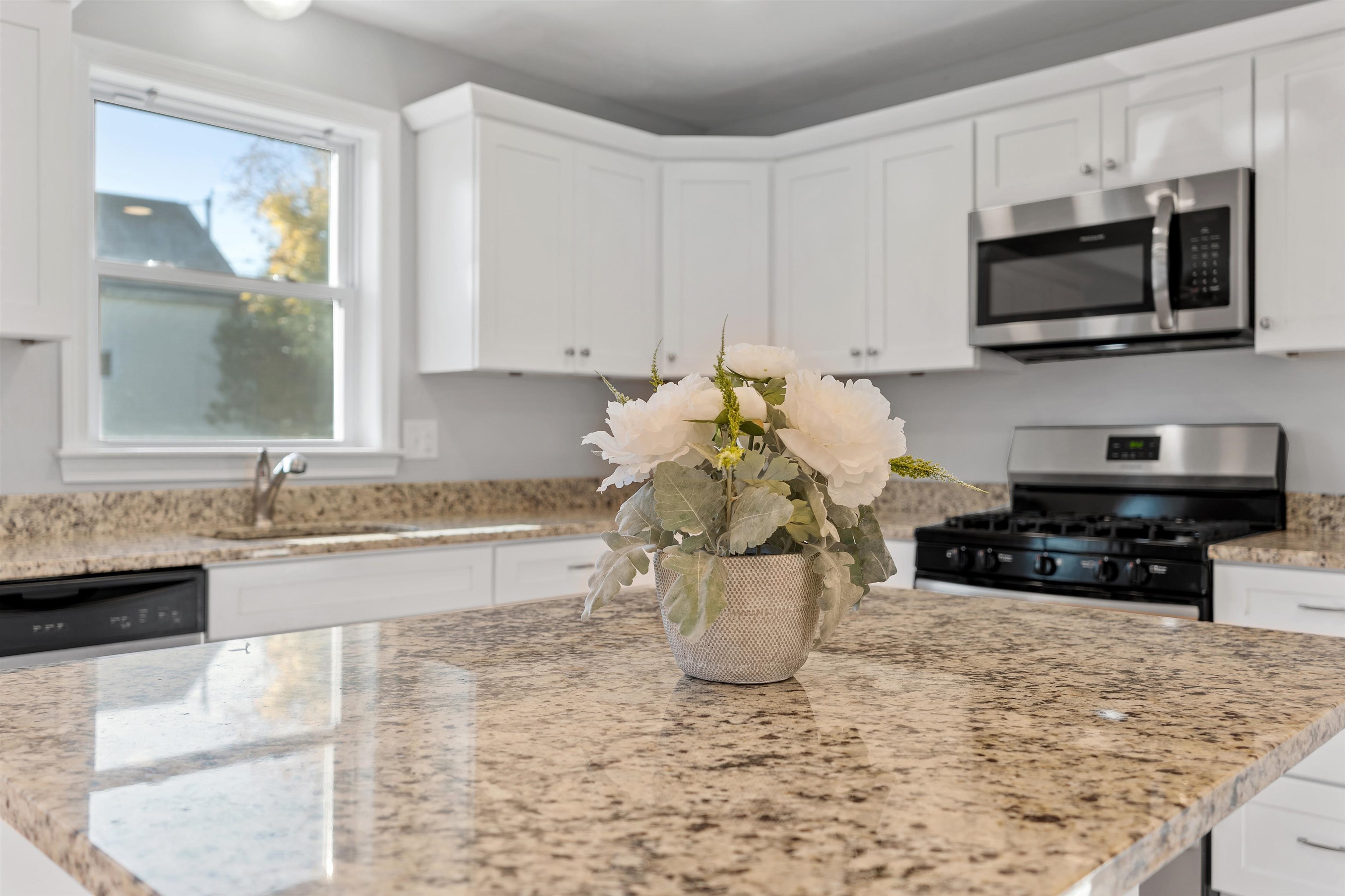 14 Mason St, Nashua, NH 03060 MLS 4894854 Coldwell Banker