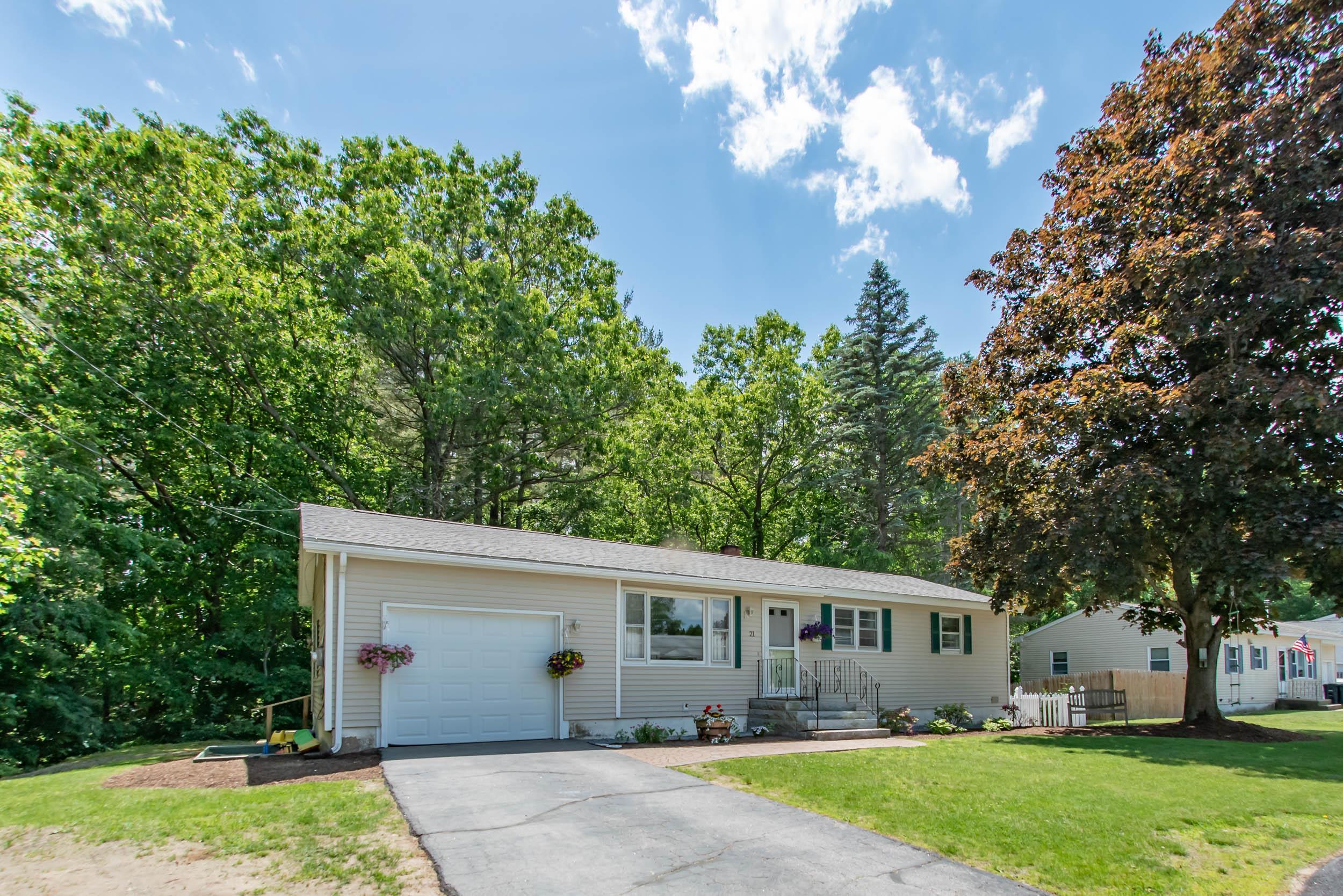 21 Stevens Dr, Hooksett, NH 03106 MLS 4914302 Coldwell Banker