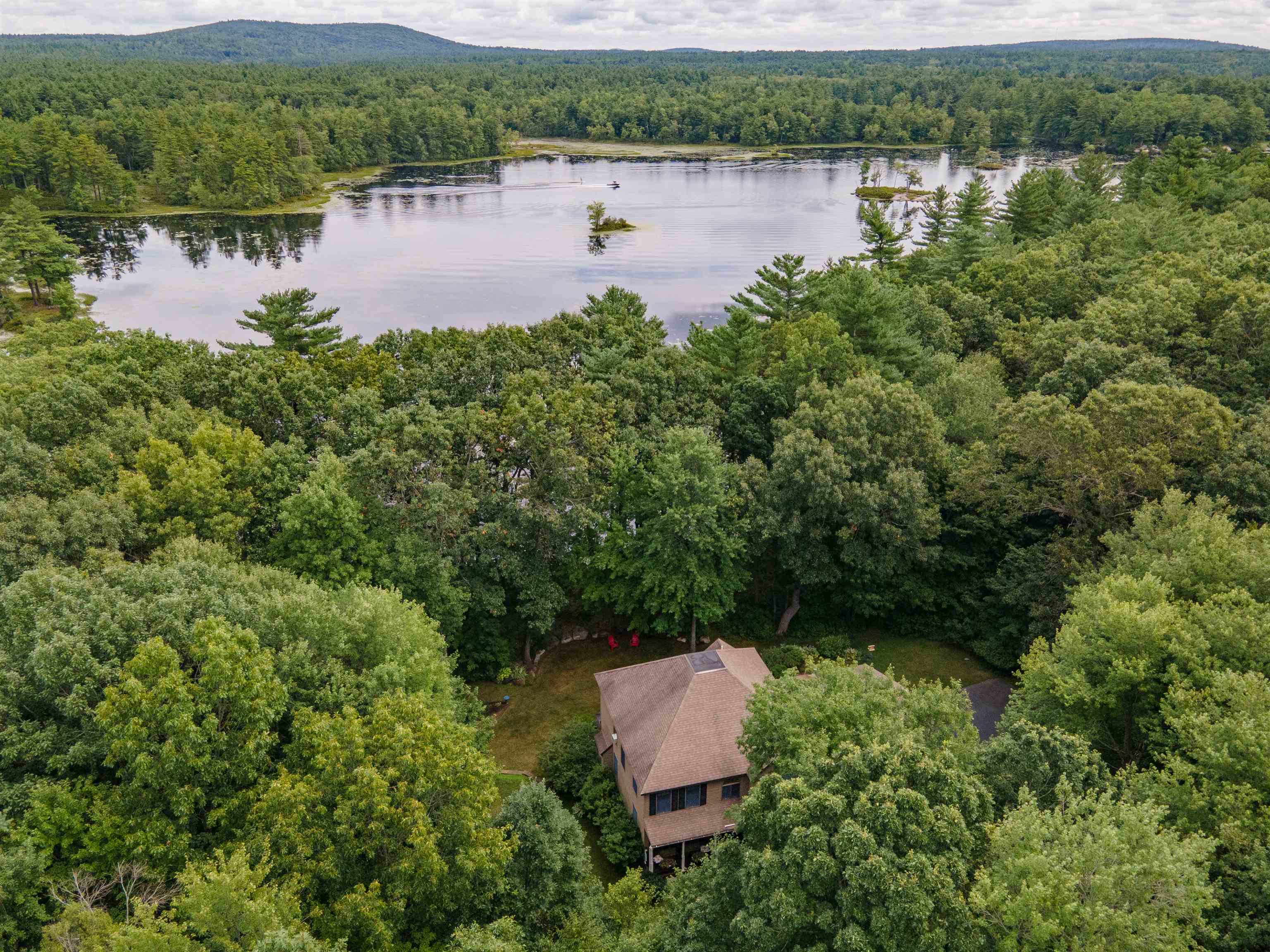 9 Farrwood Dr, Hooksett, NH 03106 MLS 4925383 Coldwell Banker