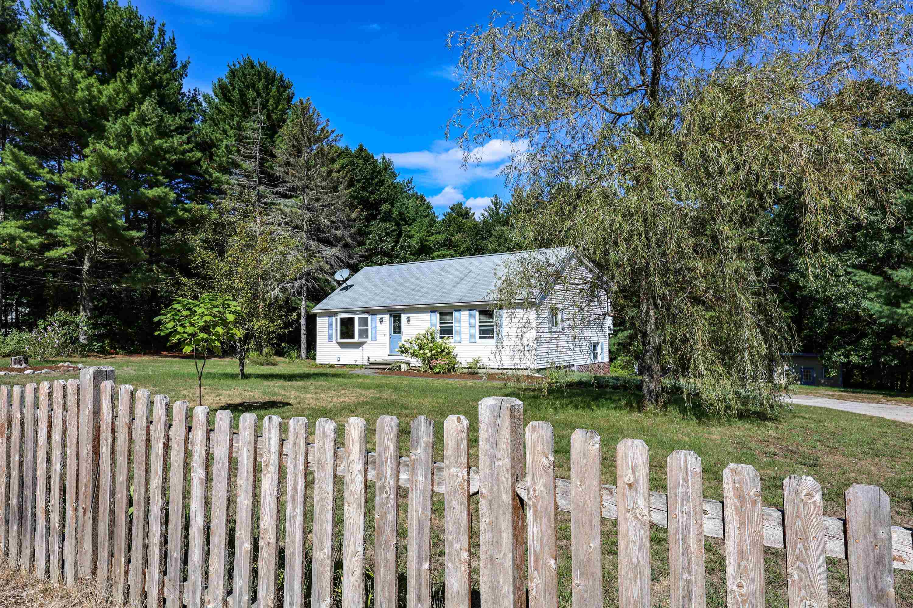 6 Meadow Dr, Londonderry, NH 03053 MLS 4929390 Coldwell Banker