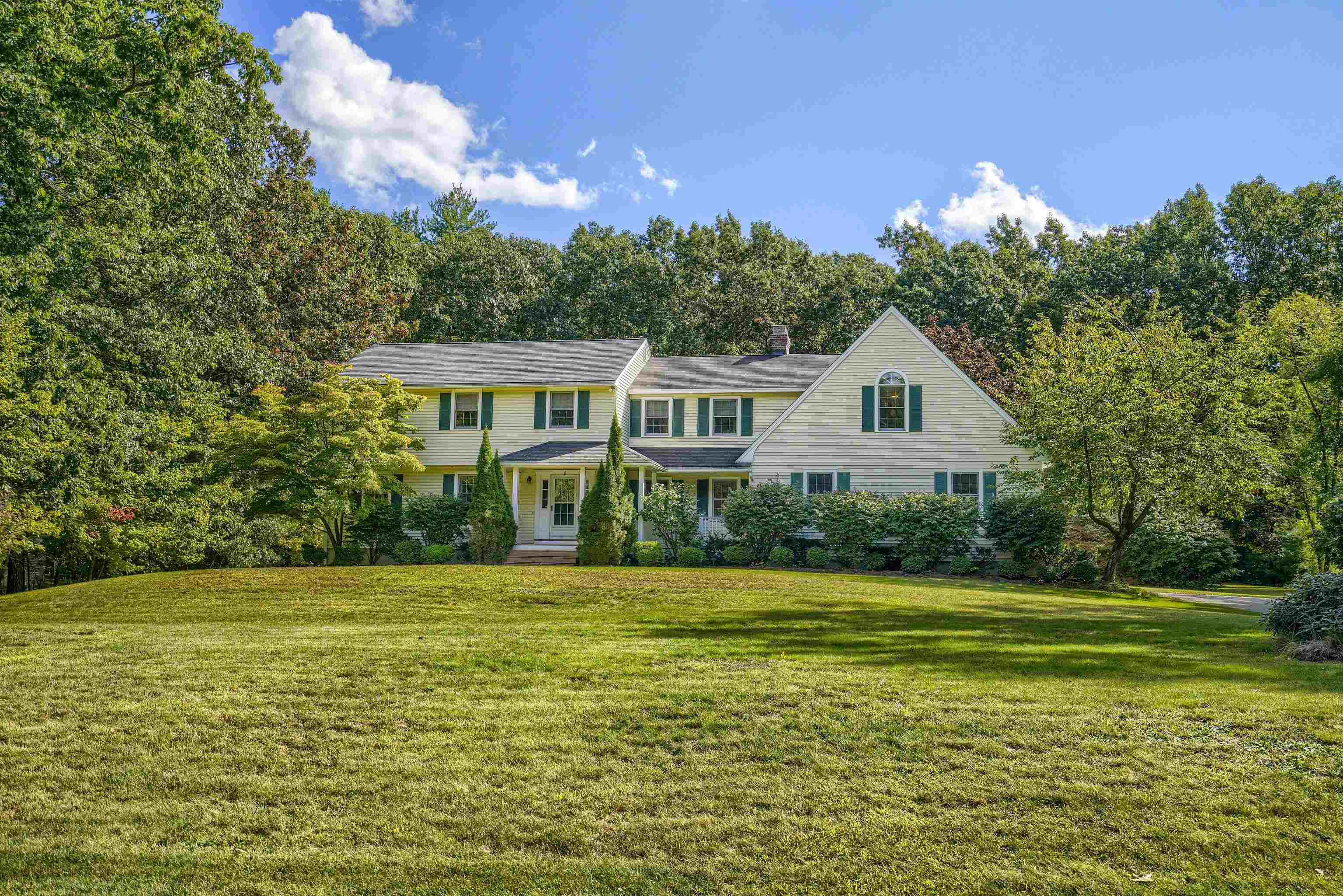 8 Diamond Dr, Derry, NH 03038 MLS 4931642 Coldwell Banker