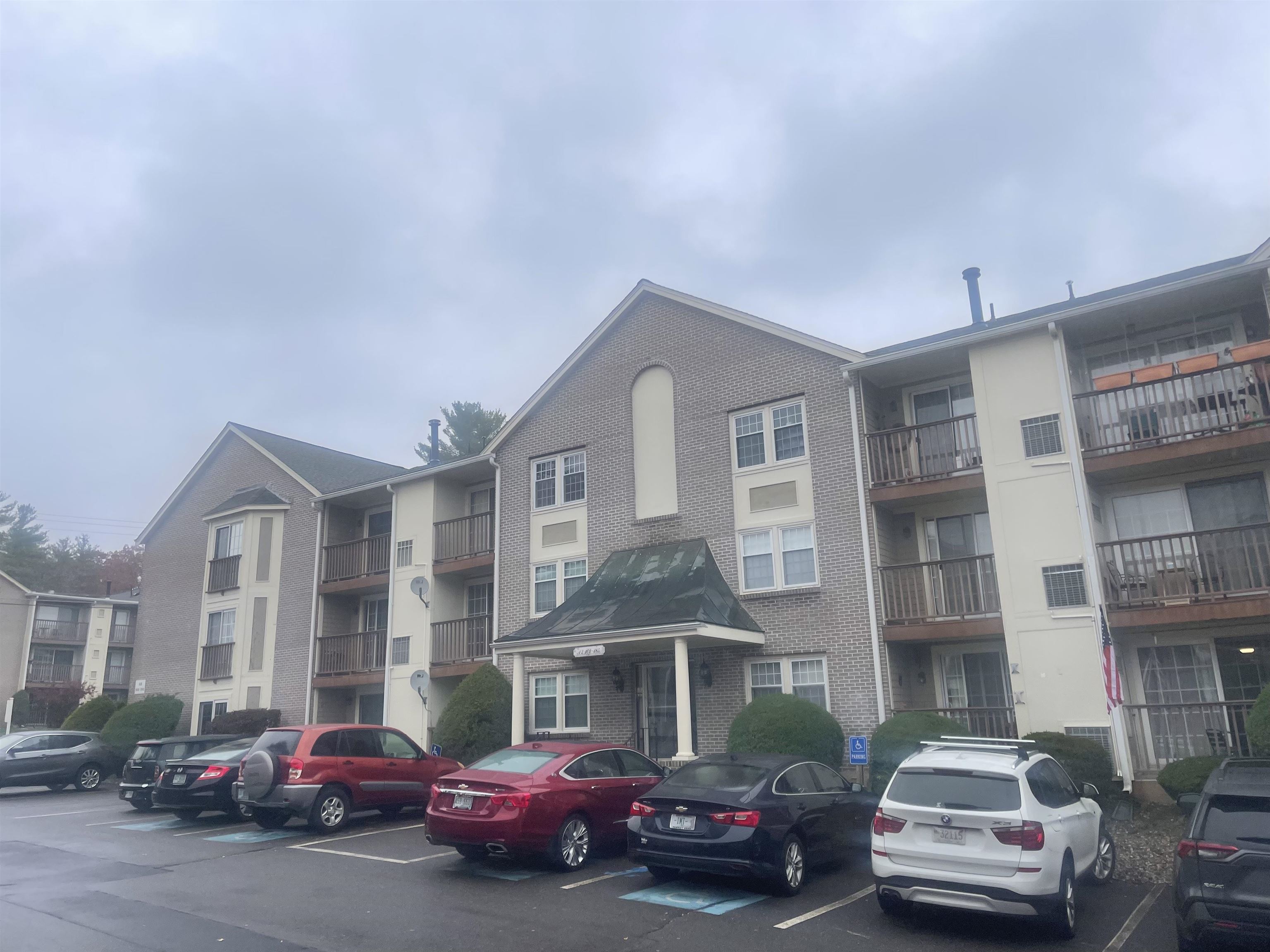 182 Cannongate III Rd 182, Nashua, NH 03063 MLS 4935681 Coldwell