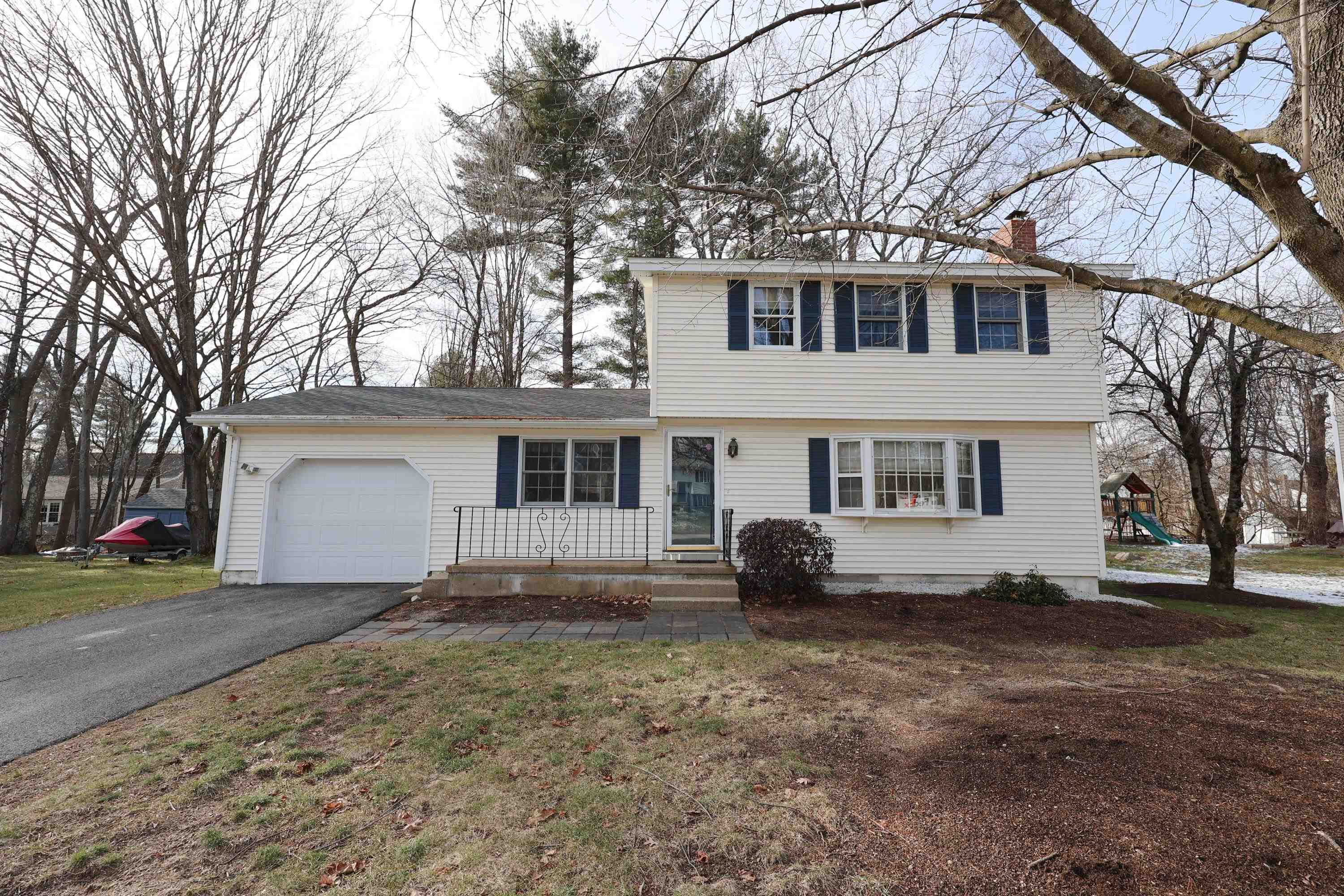 8 Monroe Dr, Hooksett, NH 03106 MLS 4940539 Coldwell Banker