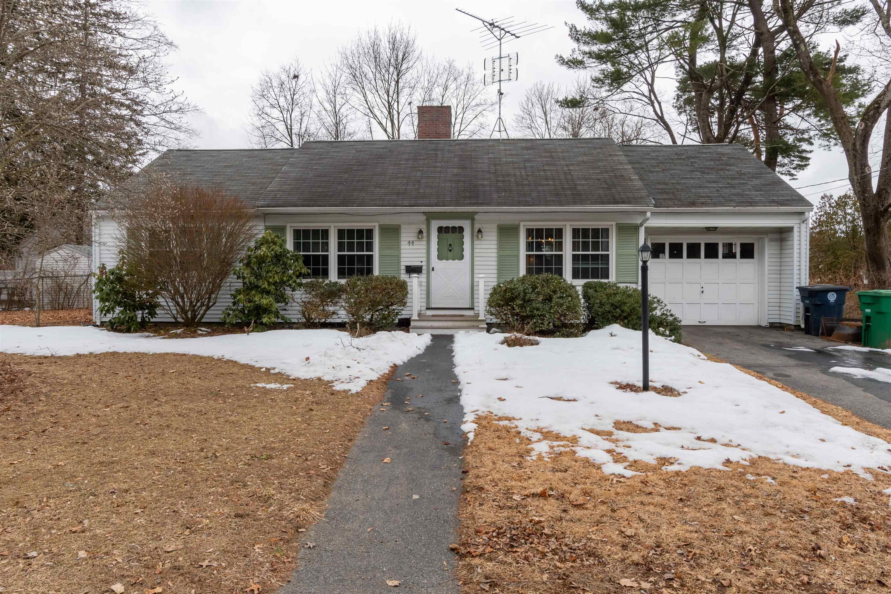 44 Cushing Ave, Nashua, NH 03064 MLS 4946355 Coldwell Banker