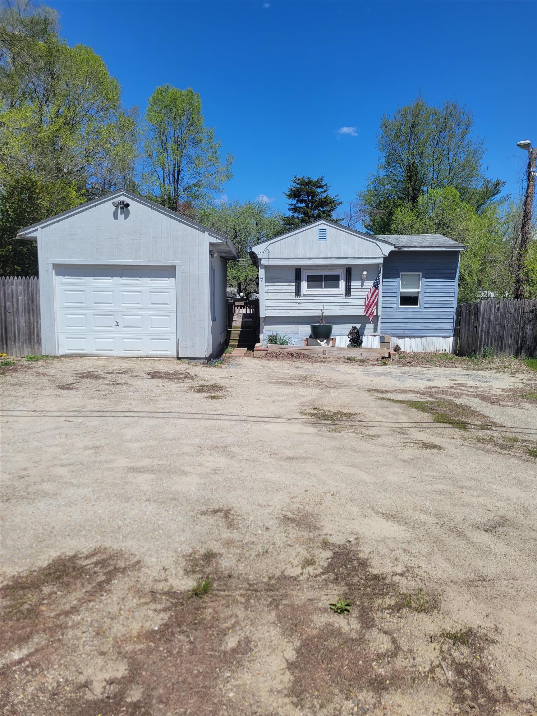 7 Mildred Ave, Raymond, NH 03077 MLS 4951422 Coldwell Banker