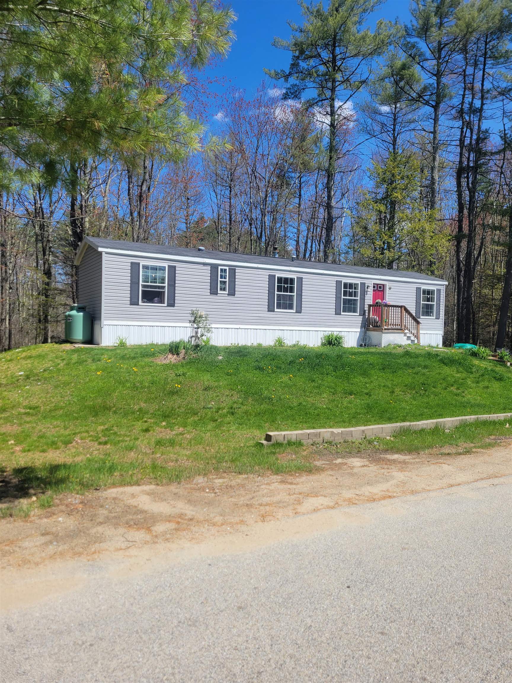 8 Pond Rd, Raymond, NH 03077 MLS 4951425 Coldwell Banker