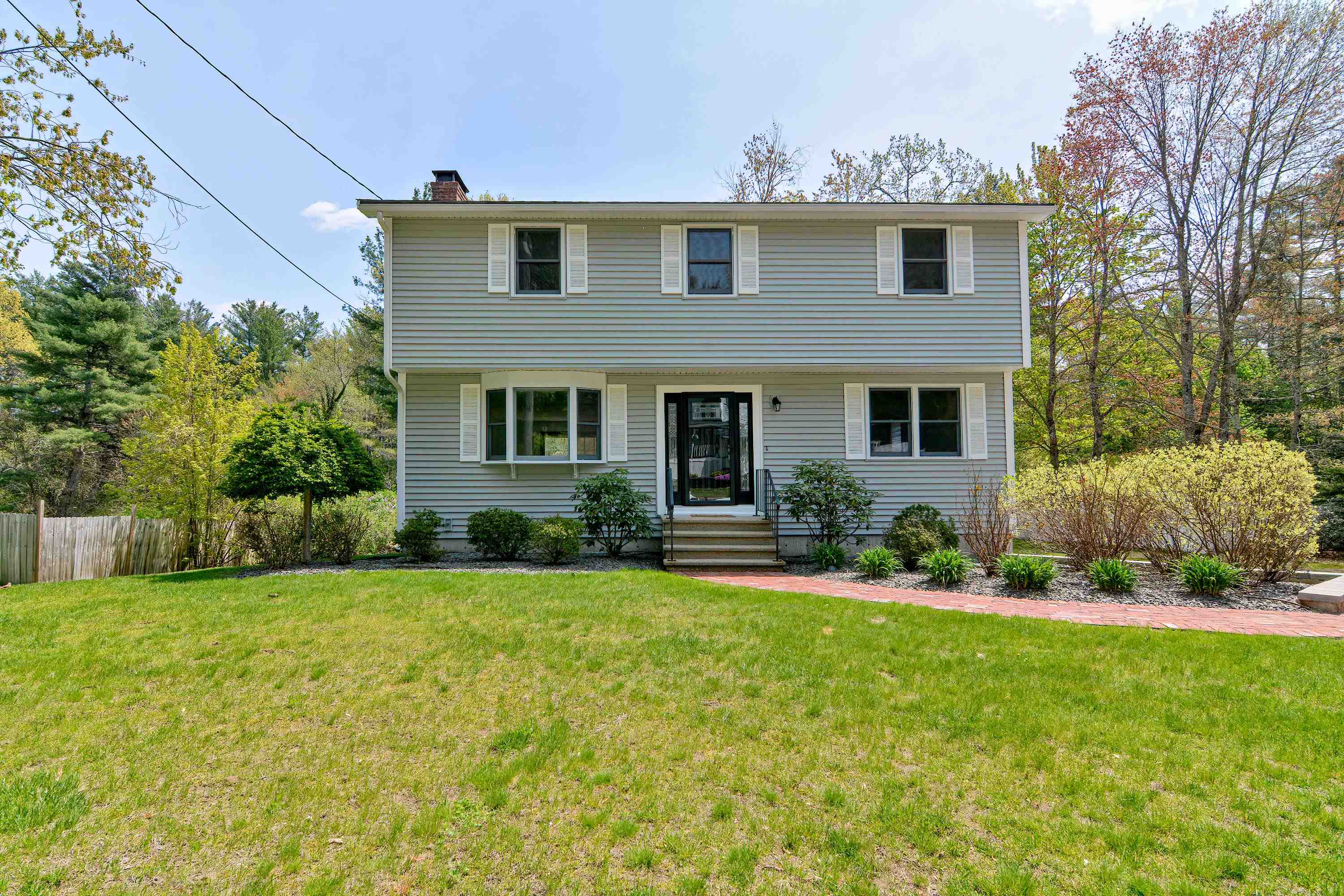 54 New Searles Rd, Nashua, NH 03062 MLS 4952244 Coldwell Banker