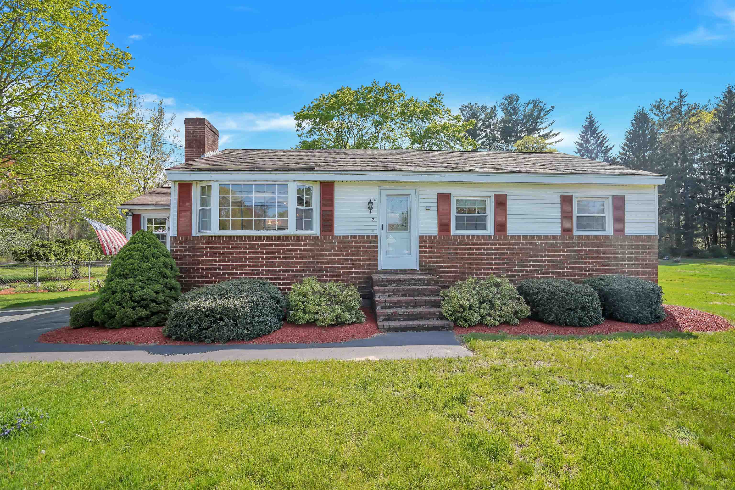 7 Lucy Ave, Pelham, NH 03076 MLS 4953909 Coldwell Banker