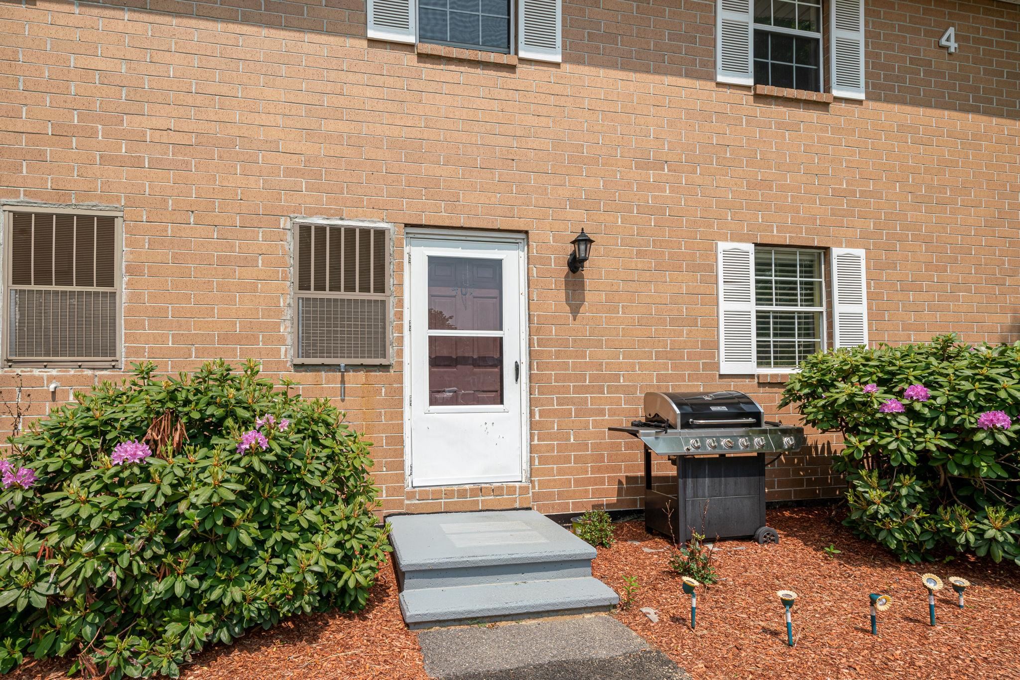 407 Elmwood Dr, Hudson, NH 03051 MLS 4954088 Coldwell Banker