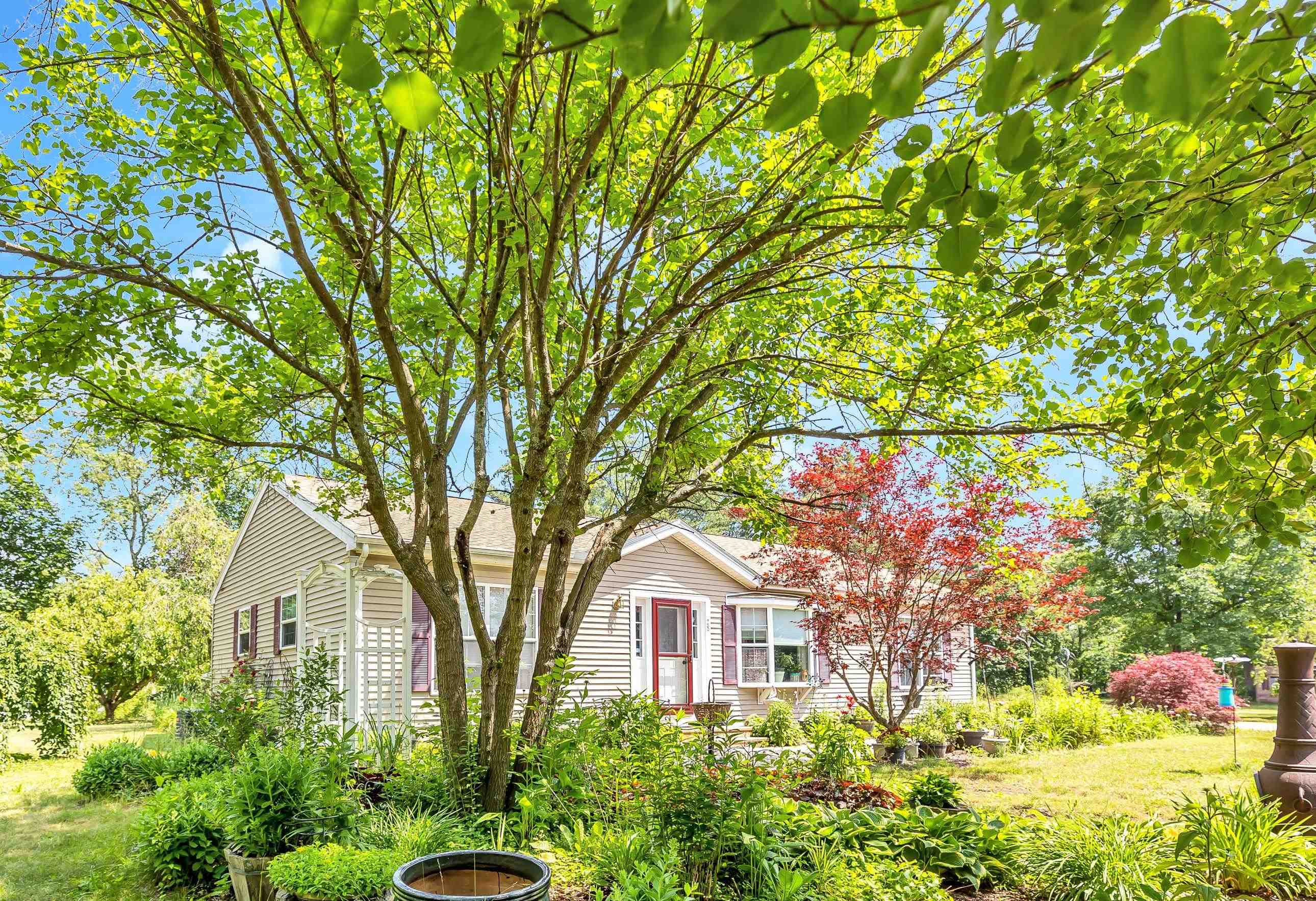 28 Peach Blossom Dr, Lyndeborough, NH 03082 MLS 4959888 Coldwell Banker