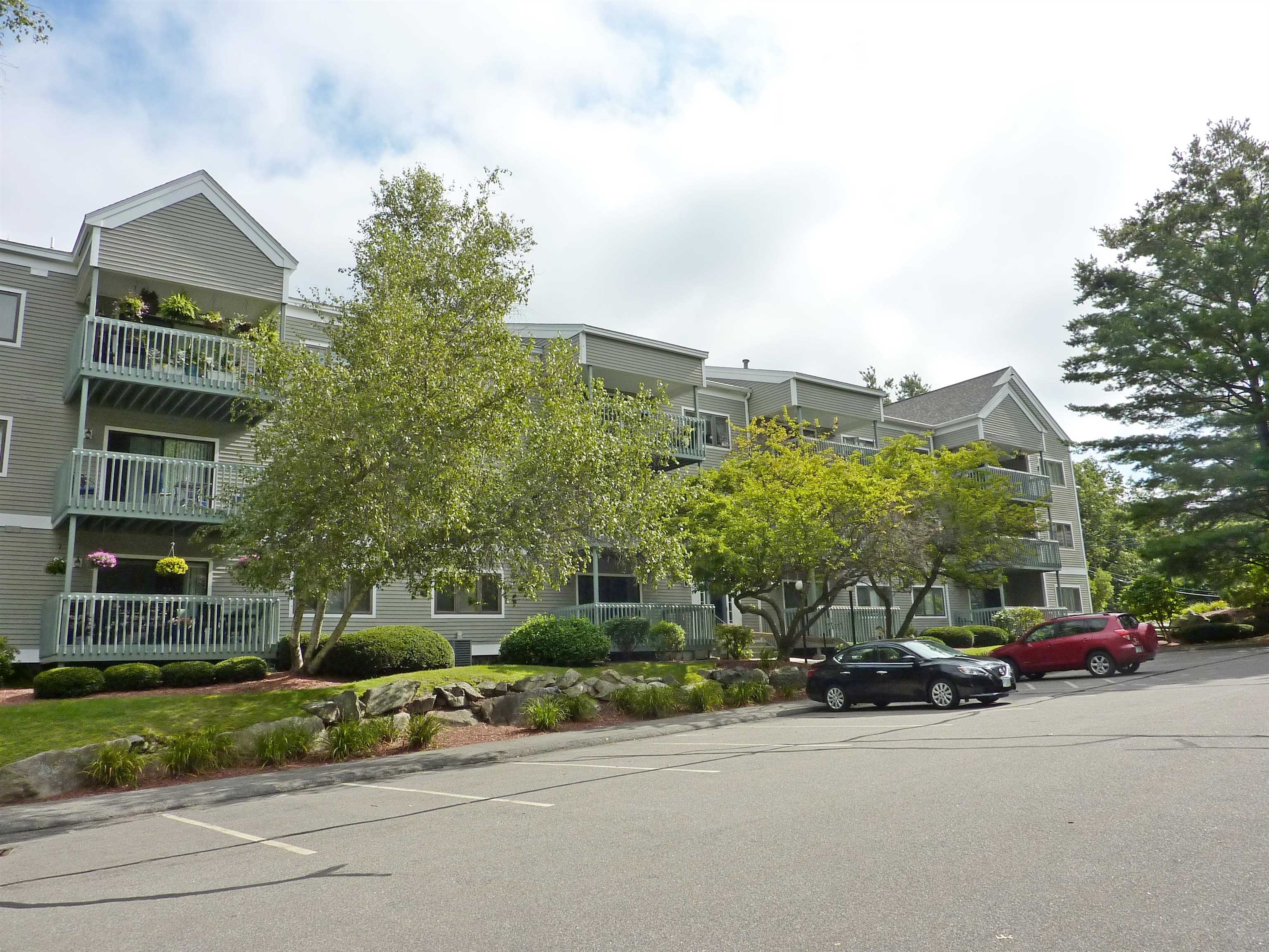 30 Ledgewood Hills Dr 101, Nashua, NH 03062 MLS 4966122 Coldwell