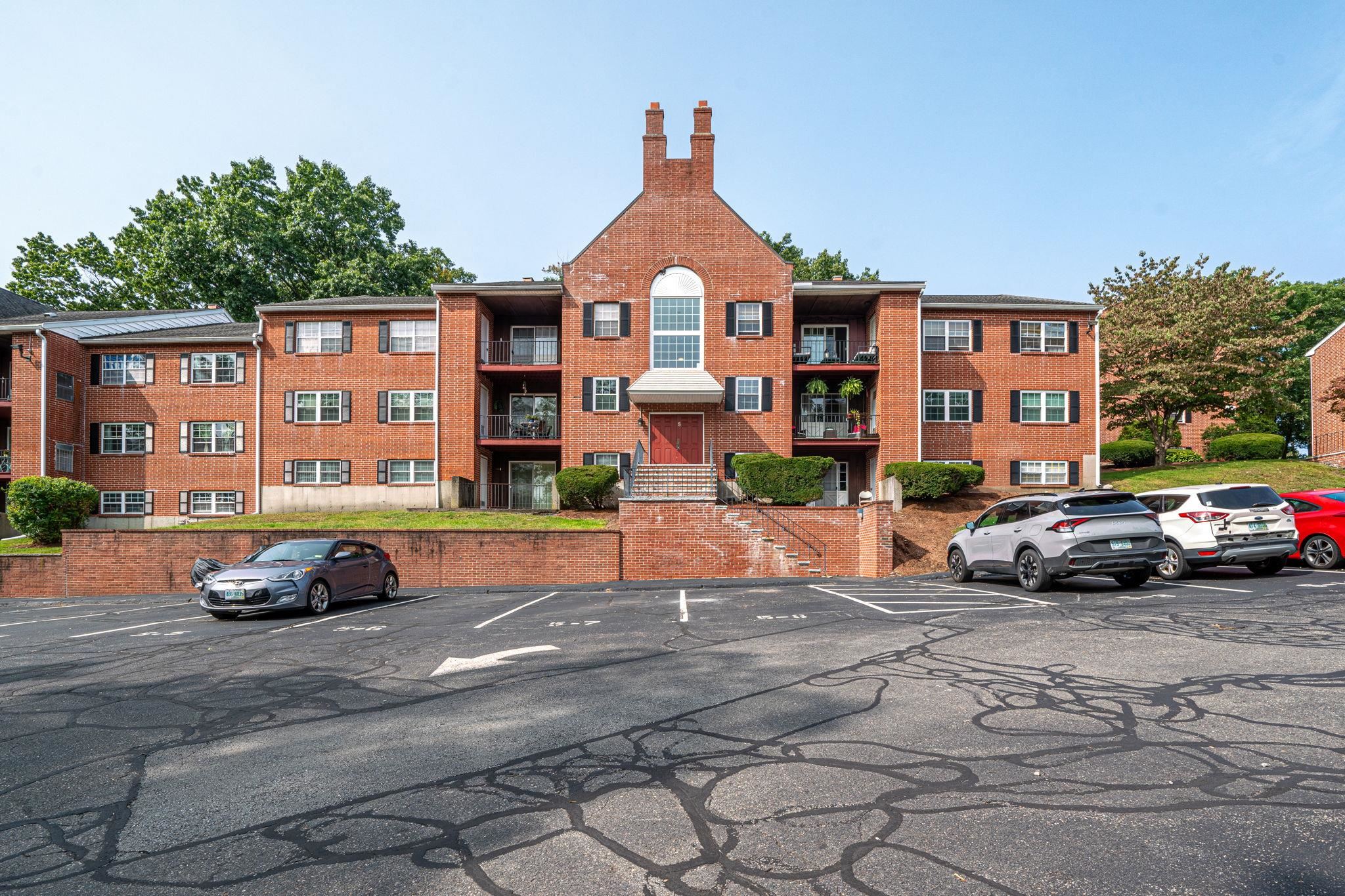 5 Louisburg Square 8, Nashua, NH 03062 MLS 4973087 Coldwell Banker