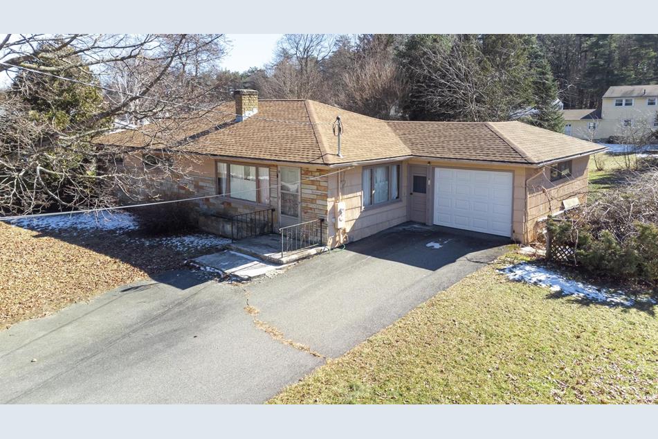 5 Indiana Dr, Nashua, NH 03060 MLS 4985864 Coldwell Banker