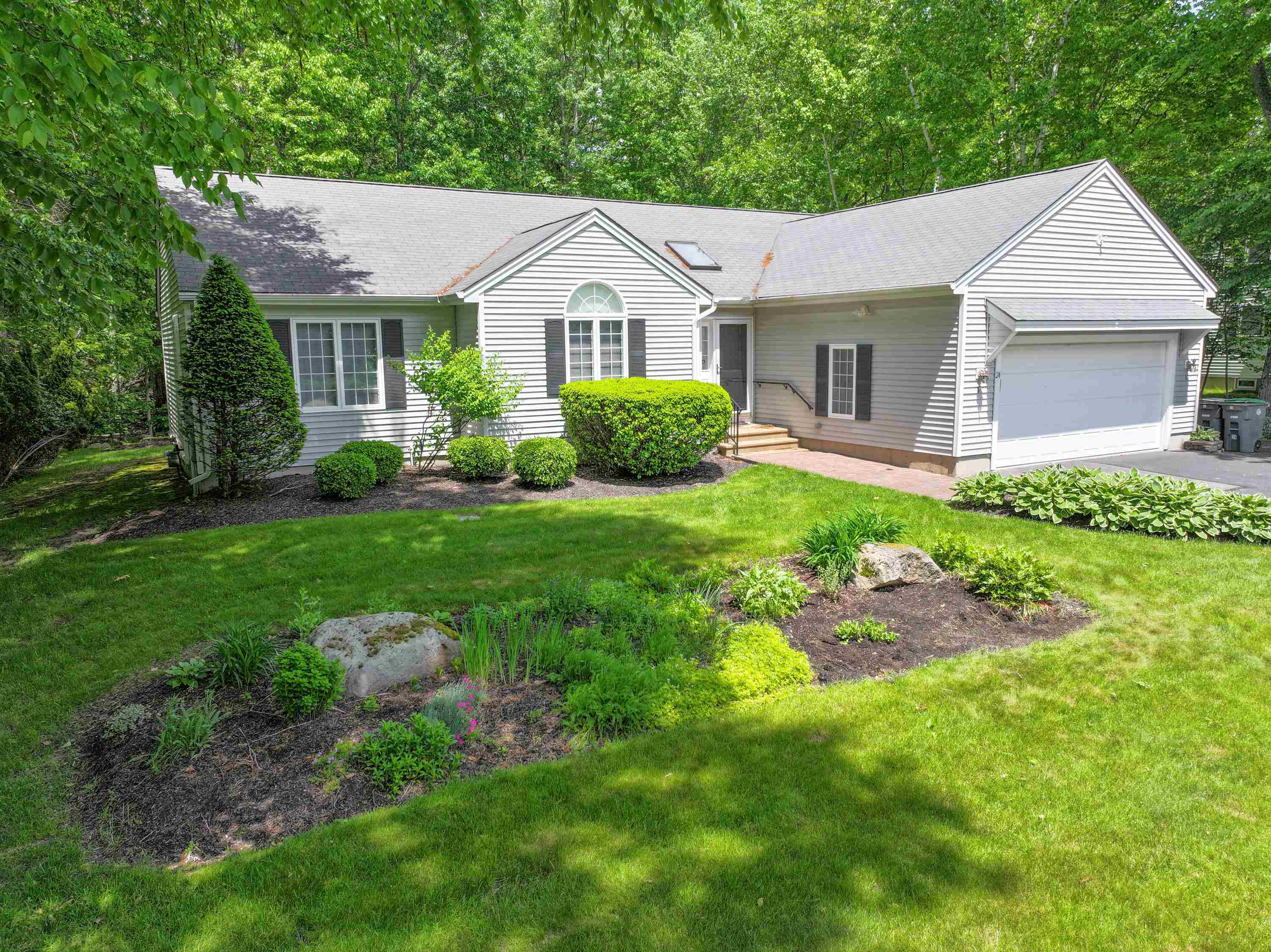 24 Julia Dr, Hooksett, NH 03106 MLS 4998451 Coldwell Banker