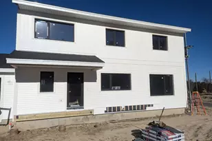 39 Windsor Ln, Hudson, NH 03051 - Photo 1