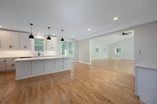 99 Rockingham Rd, Londonderry, NH 03053 - Photo 1