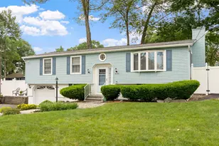 14 Doncaster Dr, Nashua, NH 03062 - Photo 1