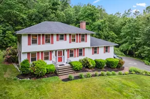 32 Berkeley St, Pelham, NH 03076 - Photo 1