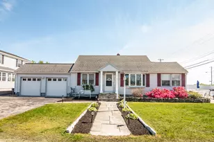 558 Hudson St, Seabrook, NH 03874 - Photo 1