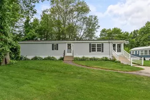 35 Oak Hill Dr, Hampstead, NH 03841 - Photo 1