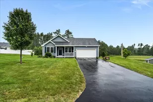 5 Rolling Hills Dr, Tilton, NH 03276 - Photo 1