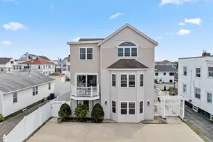 72 Plymouth St, Hampton, NH 03842 - Photo 1