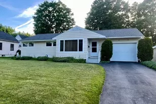 27 Androscoggin St, Gorham, NH 03581 - Photo 1