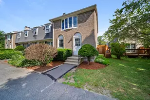 137 Fieldstone Dr, Londonderry, NH 03053 - Photo 1